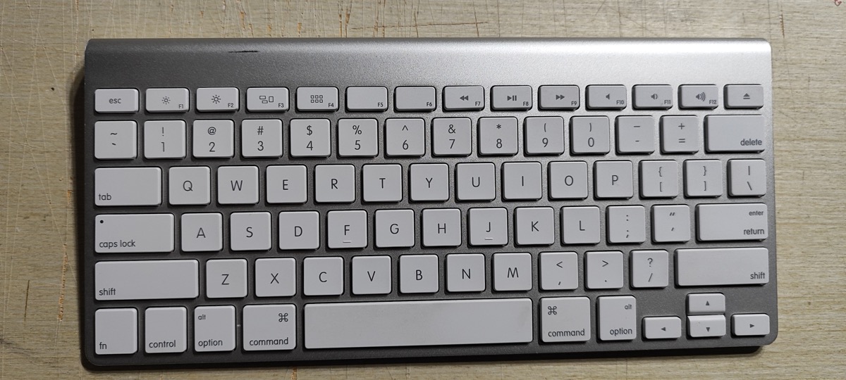 Apple Wireless Keyboard A1314 front view
