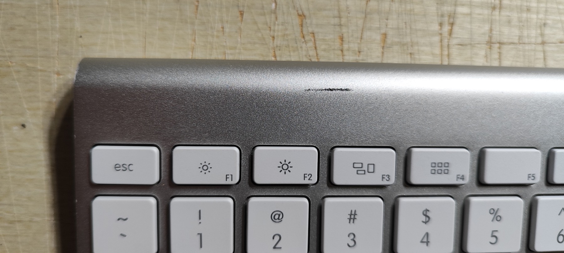 Apple Wireless Keyboard A1314 detail view