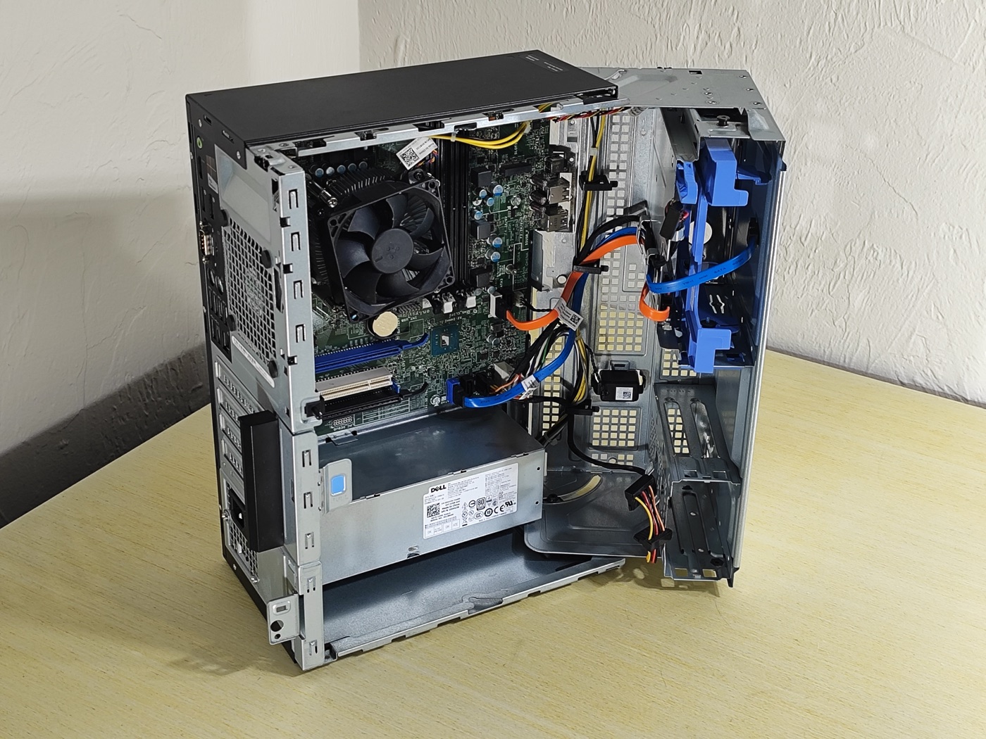 Dell OptiPlex 7040 MT Core photo 1